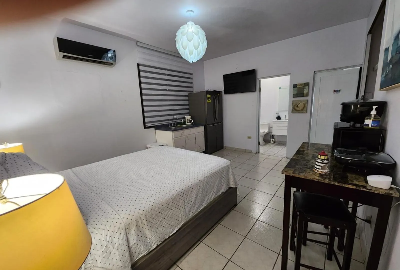 ゲストハウス Playa Apartments サリナス